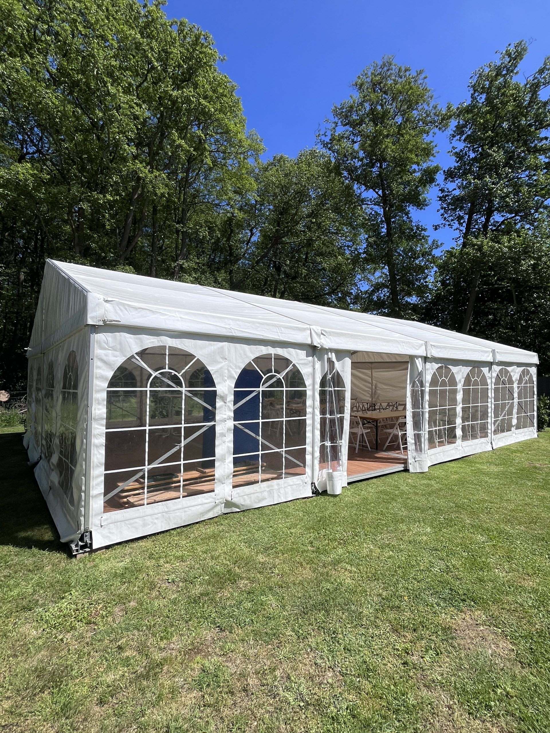 Festzelt 8x6m mit Kassettenboden