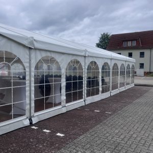 Festzelt 8x18m mit Kassettenboden